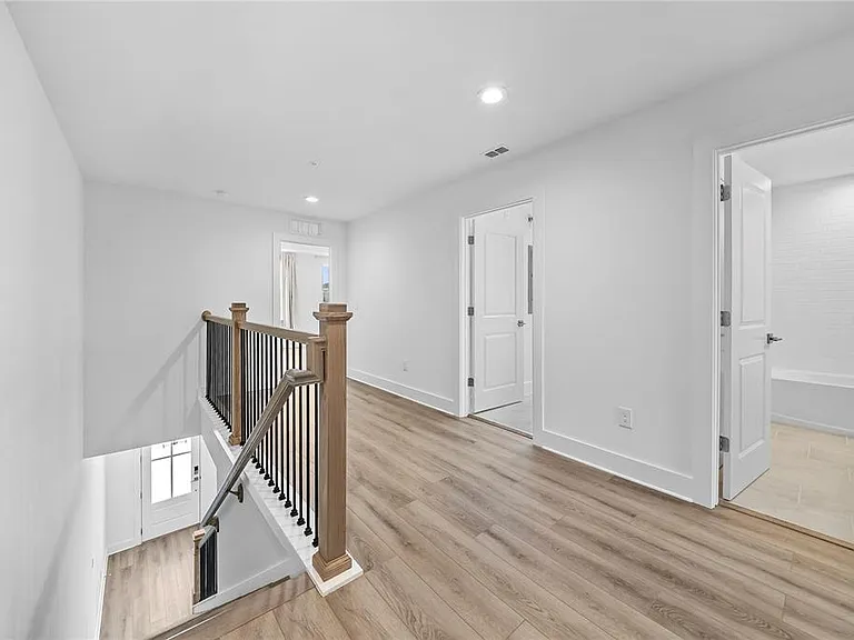 1856 Crowncrest Dr — Photo 23