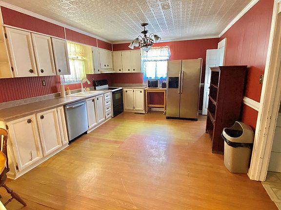 4th image of 210 W Furlow St