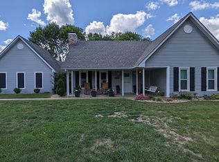 17900 Woods Dr, Boonville, MO 65233