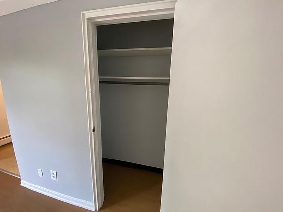 5th image of 503 Woodlawn Ave APT 8