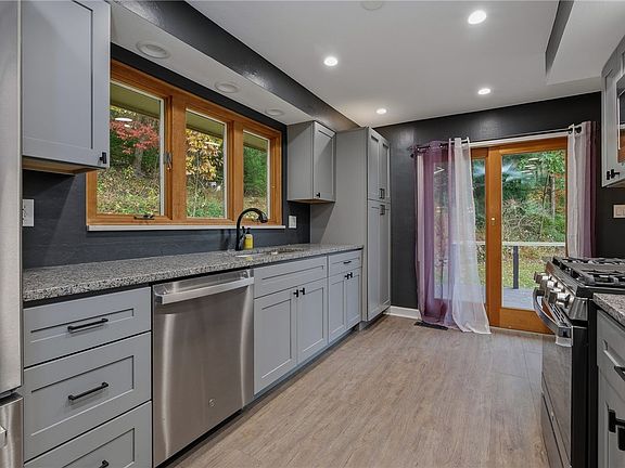 3rd image of 690 Pearce Mill Rd