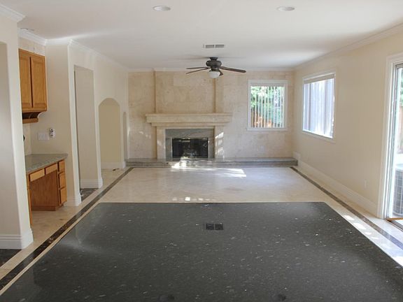 Family room 4