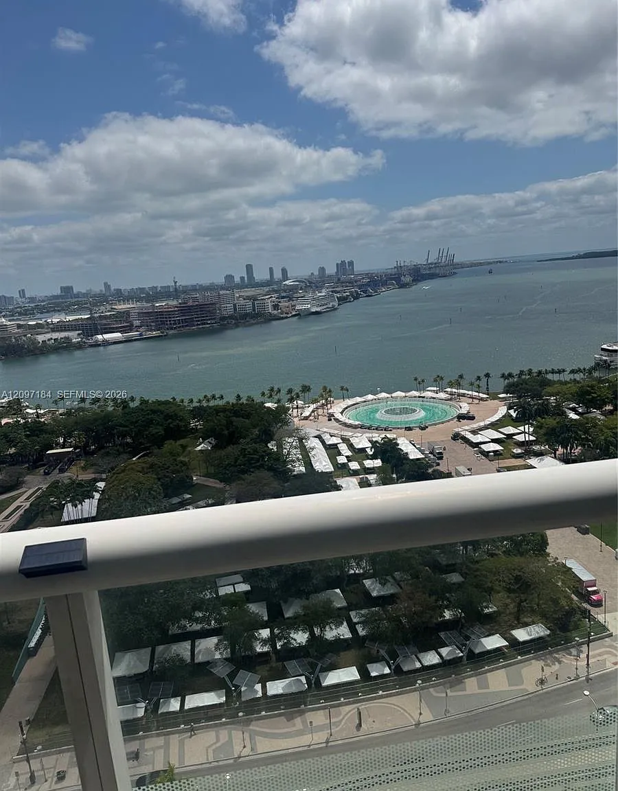 50 Biscayne Condo — Photo 1