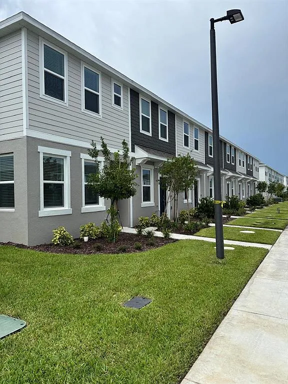 2 bed, 2.5 bath, 1219 sqft, $1,700 — Photo 1