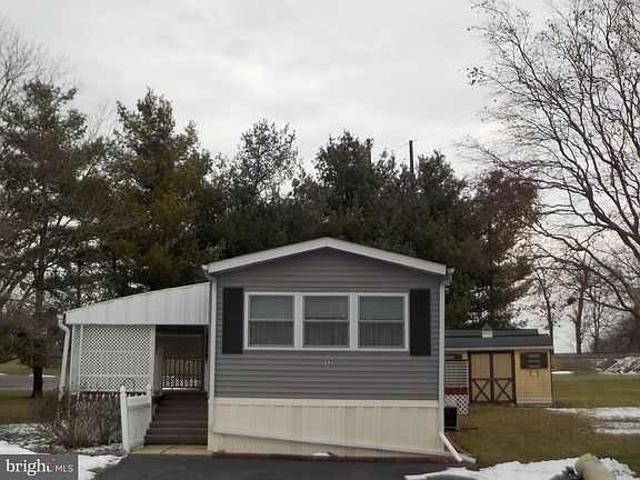 2nd image of 32 Penn Court Dr