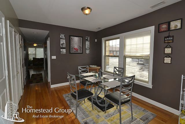 1st image of 5206 N Sawyer Ave #02