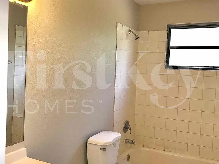 3427 NW 37th St — Photo 18