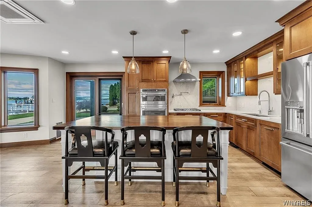 3 bed, 3.0 bath, 3048 sqft, $15,000 — Photo 3