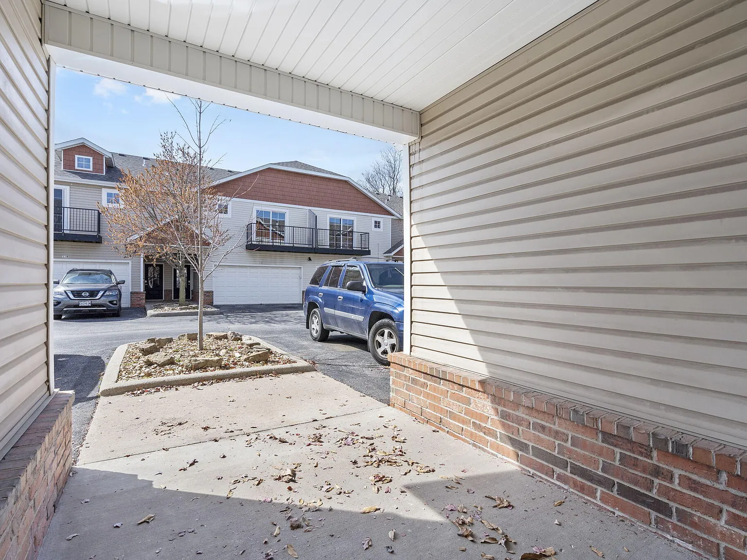3 bed, 2.0 bath, 1350 sqft, $1,695 — Photo 3