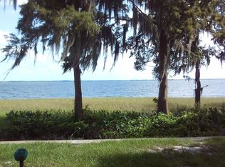 12213 Lakeside Ln, Tavares, FL 32778