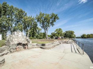 17337 245th Ave, Pleasant Valley, IA 52767