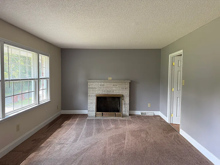 2406 Huffine Cir — Photo 2