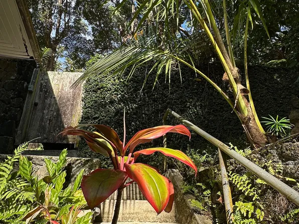 3657 Tantalus Dr, Honolulu, HI 96822