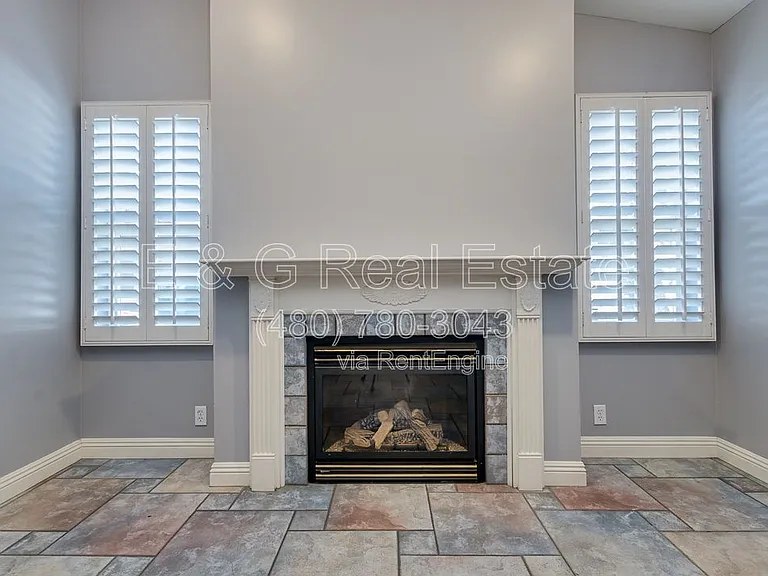 526 E Flynn Ln — Photo 15