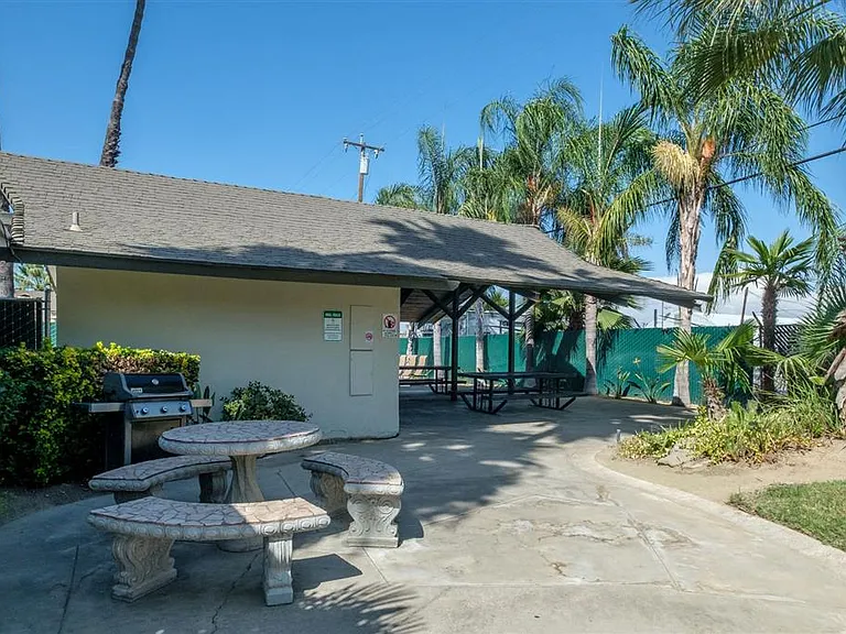 Reef Apartments — Photo 10