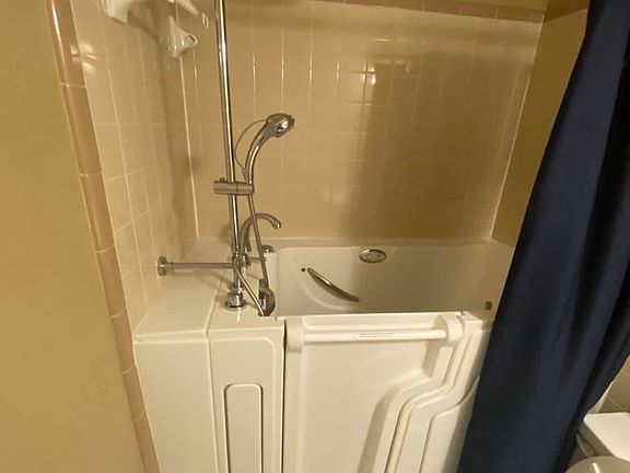 5th image of 182 Leisure Dr
