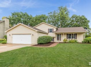 515 W School St, Plano, IL 60545