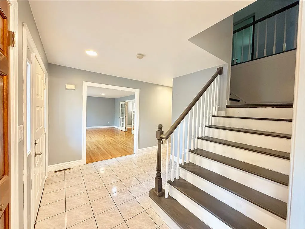 4 bed, 4.5 bath, 5189 sqft, $3,950 — Photo 3