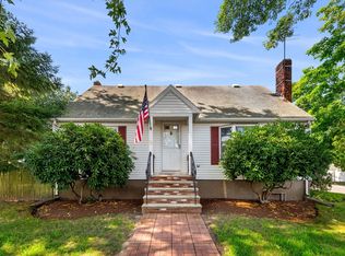 11 Rainbow Rd, Peabody, MA 01960