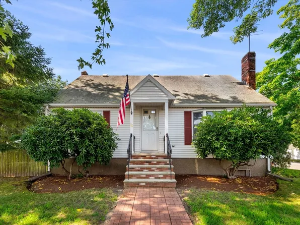 11 Rainbow Rd, Peabody, MA 01960