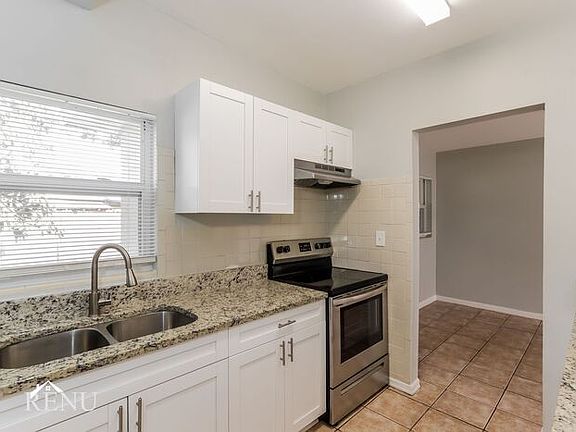 3rd image of 1602 Simmons Pl