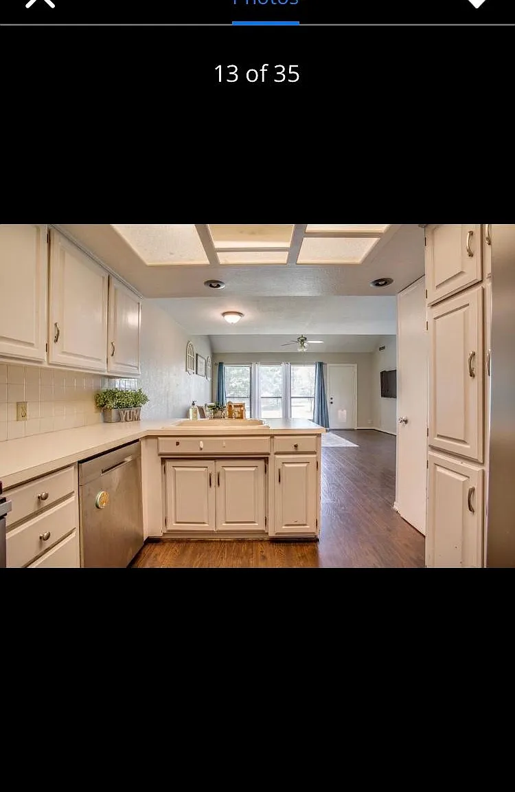 110 N Greenleaf Dr — Photo 2