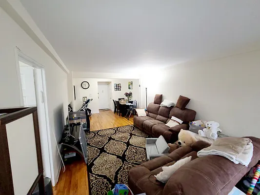 Rented by Metro Garden Realty NYC | media 43