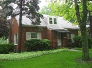 927 N Main St, Wheaton, IL 60187