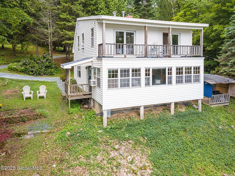 4th image of 307 S Long Pond Road