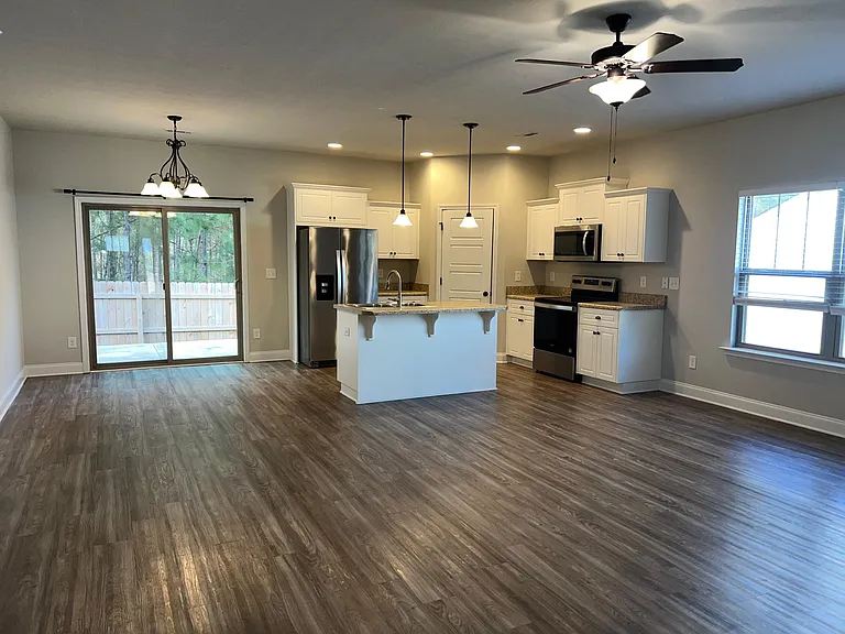 187 Bay Meadows Dr SW — Photo 3