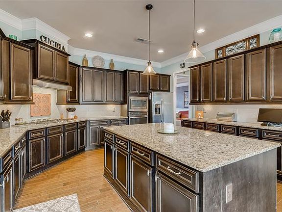 4th image of 2423 Brewer Way NE