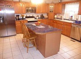 5th image of 3027 Olive Ave