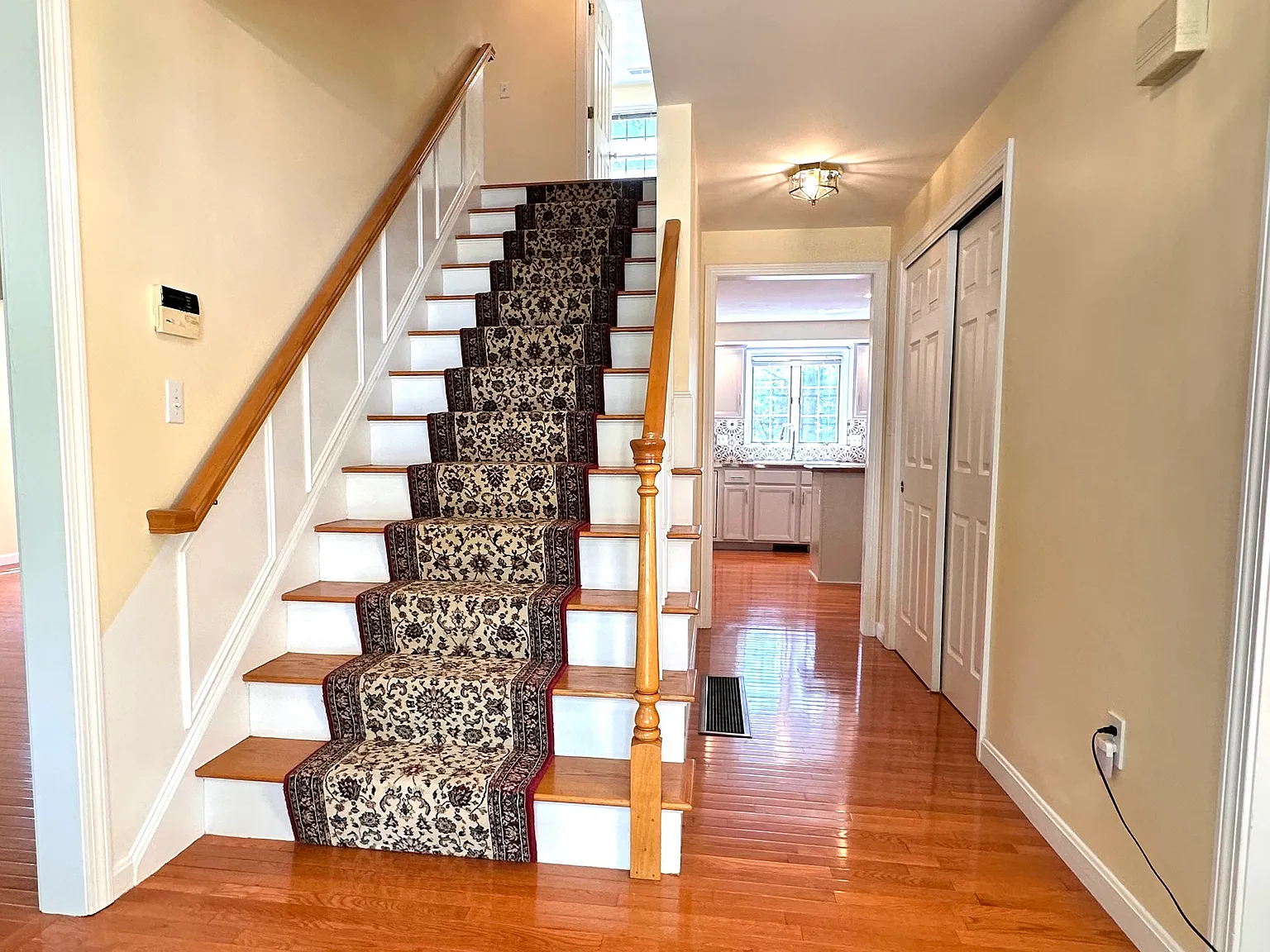 4 bed, 3200 sqft, $6,600 — Photo 3