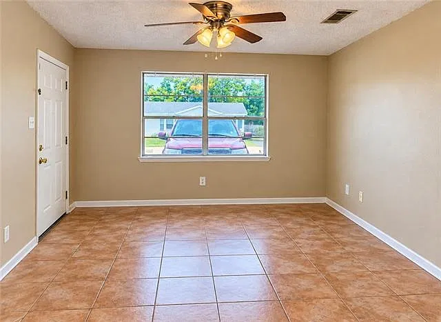 4 bed, 2.0 bath, 1500 sqft, $1,500 — Photo 3