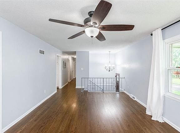5th image of 10910 W 92nd St