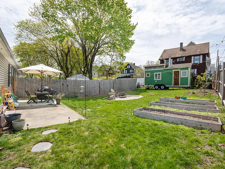 35 Putnam St — Photo 31
