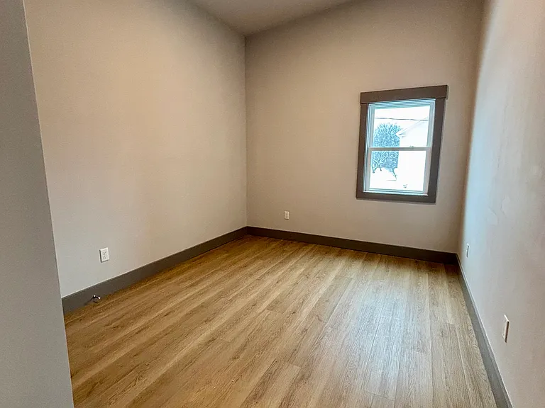 366 Main St #11 — Photo 4