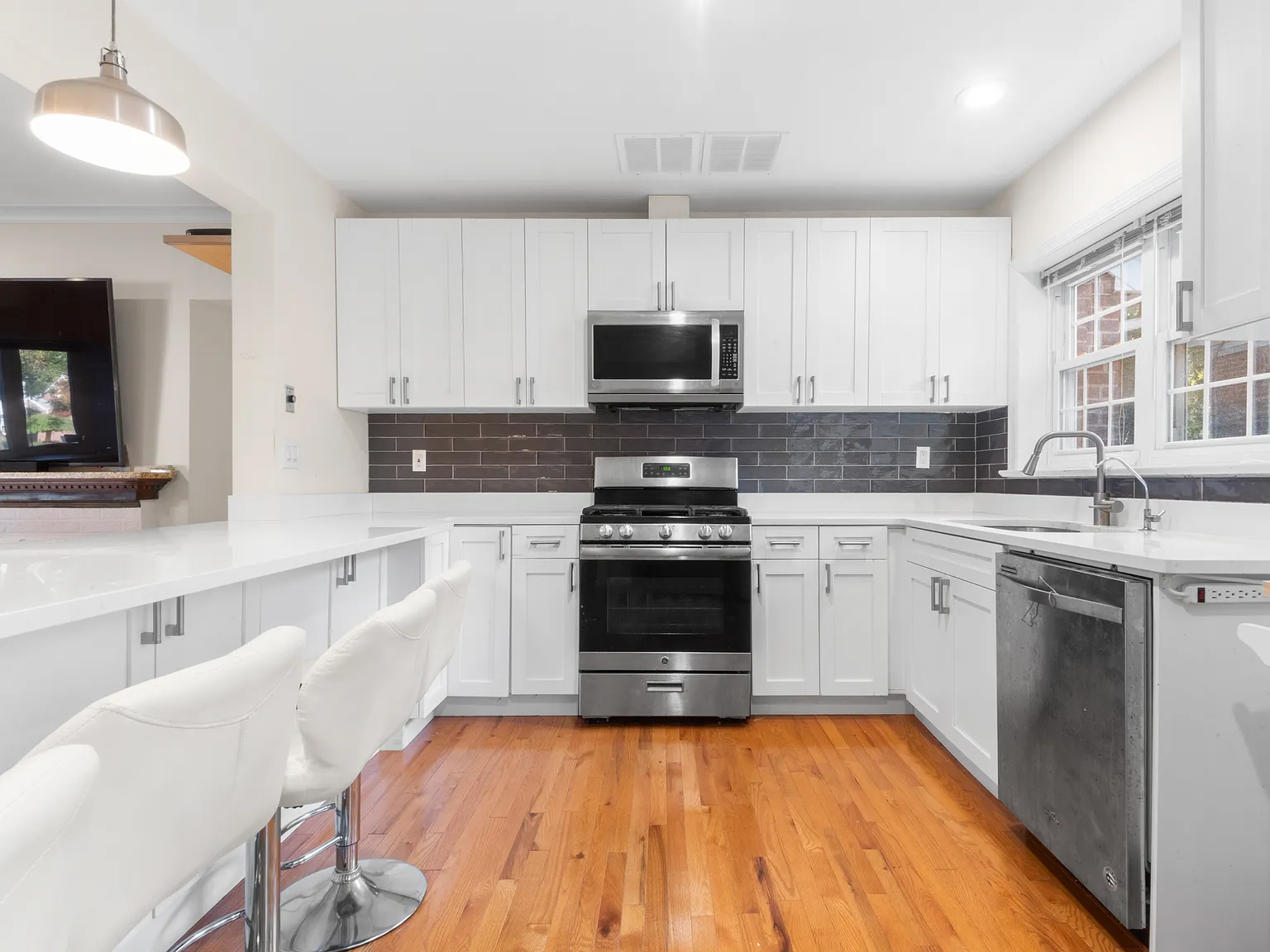 4 bed, 1785 sqft, $5,100 — Photo 4