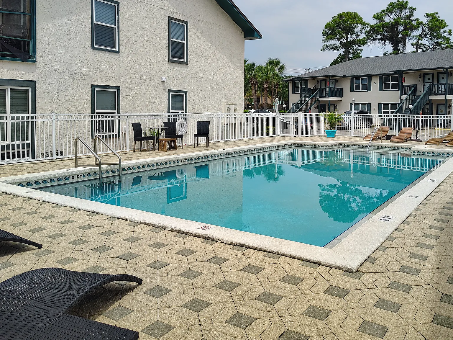 7813 N North Lagoon Dr — Photo 4