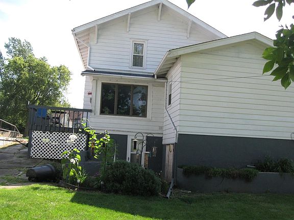3rd image of 905 Seymour St