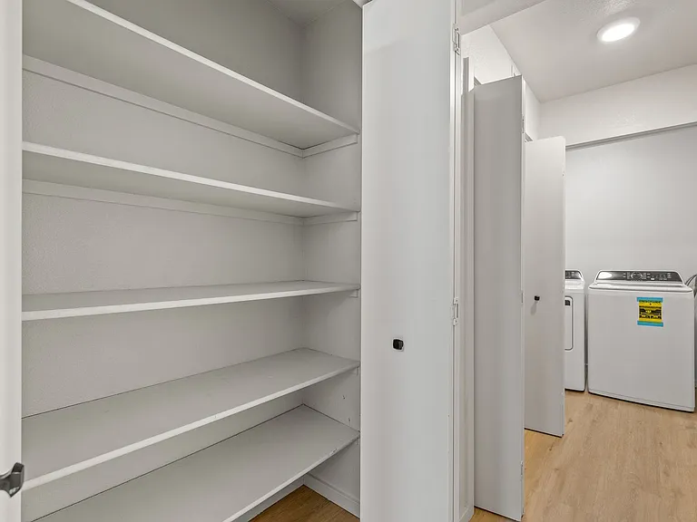 3325 E Lockett Rd — Photo 17