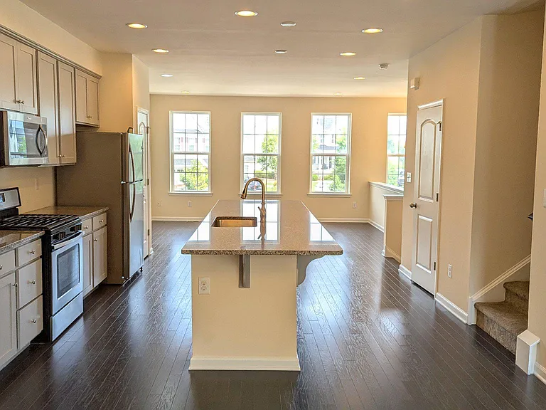 224 Jenny Dr — Photo 5