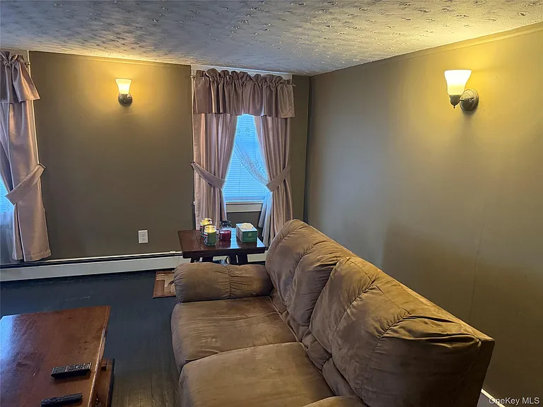 6 Glenmere Ave #4 — Photo 4
