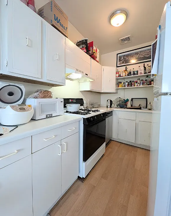4 bed, 1400 sqft, $4,600 — Photo 1