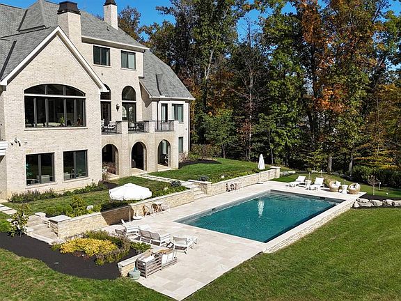 5th image of 9725 Cunningham Rd