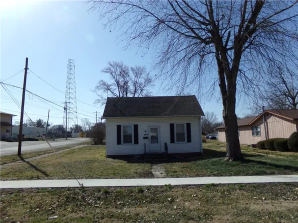 800 S 4th St, Shelbyville, IL 62565
