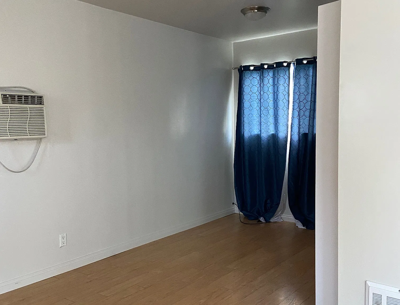 Studio, 600 sqft, $1,290 — Photo 4