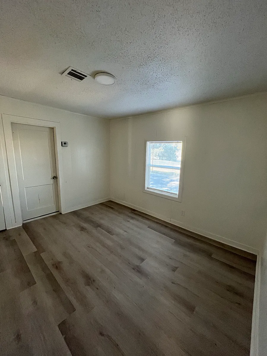 Building Photo - 202 Forrest Ave