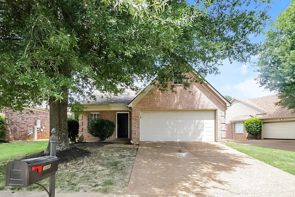 3 bed, 2.0 bath, 1342 sqft, $1,725 — Photo 1