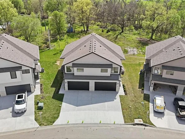 223 NW Orchard Ct, Lees Summit, MO 64063